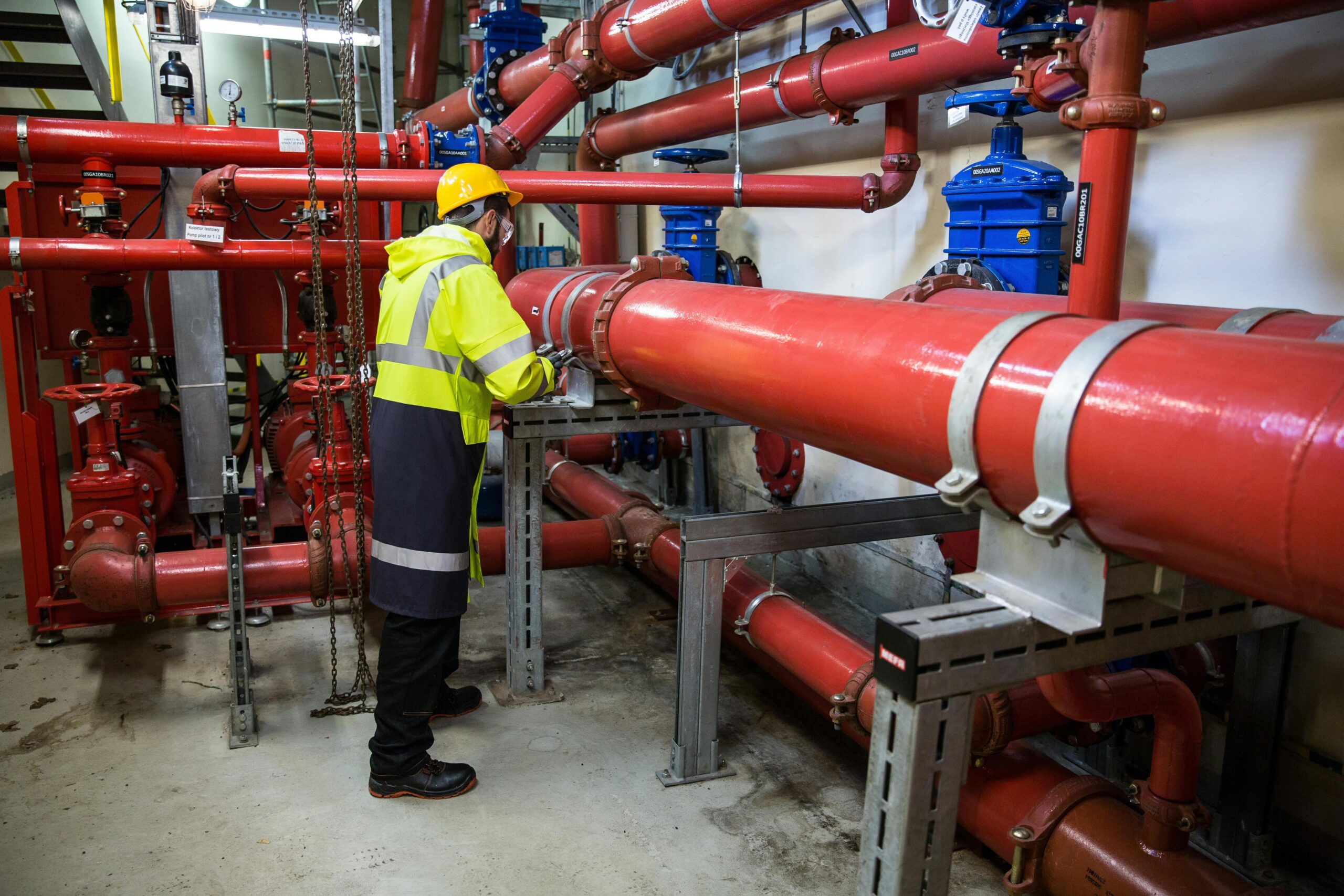 Professional pipe installation and plumbing maintenance